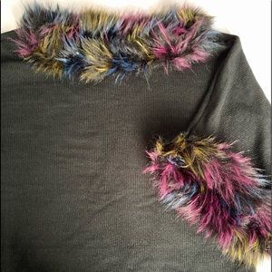 MOLLY BRACKEN | Multicolor Faux Fur Trim Sweater